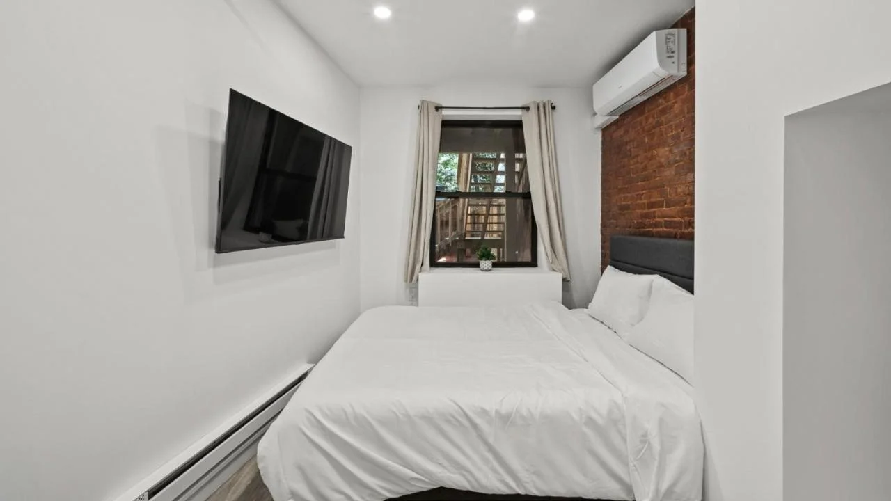 The Serene - Queen Room with Kitchenette
