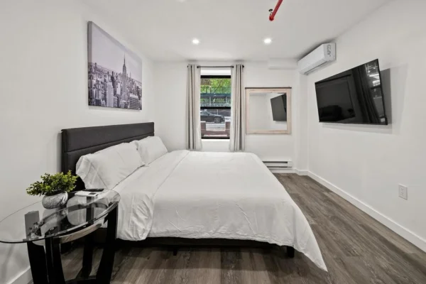 The Serene - Modern NYC King Room