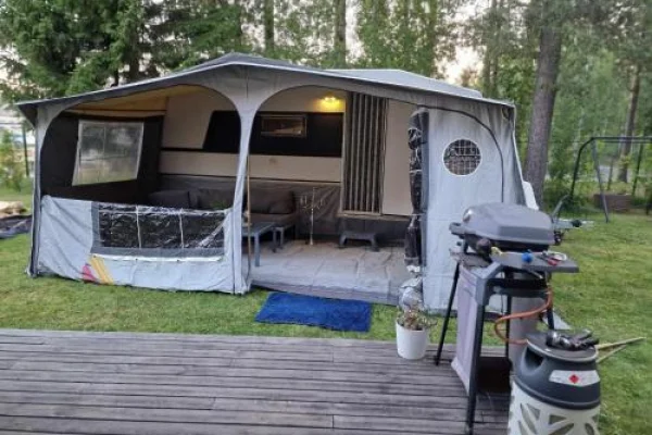 Cozy private caravan on our lawn