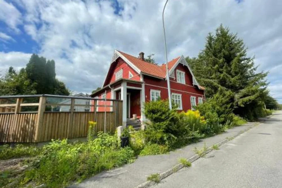 Outintic House