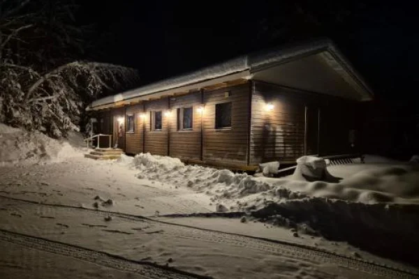 Trevligt lantligt boende i skogen